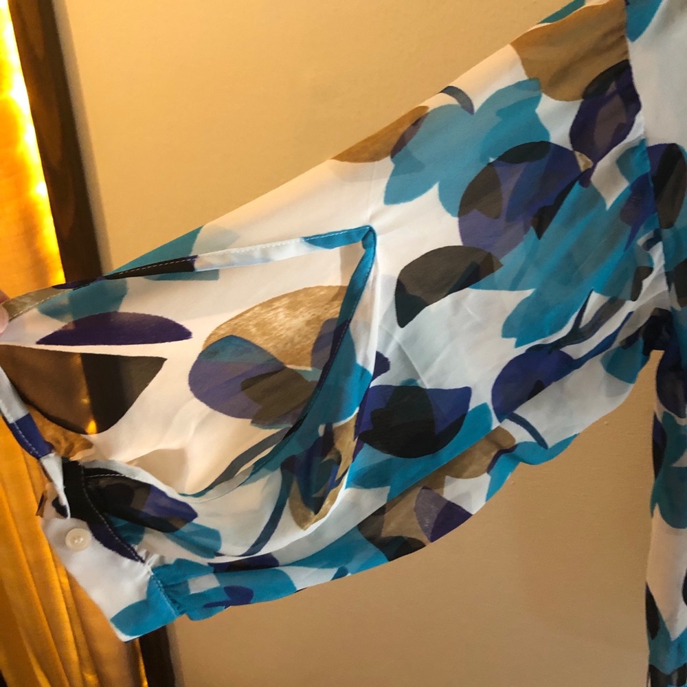 Woman’s blouse - Picture 4 of 6